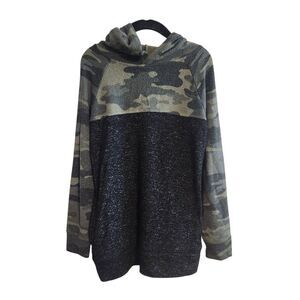 Runway Boys Athleisure Camo Print Hoodie Pullover Shirt Size 6 Small 